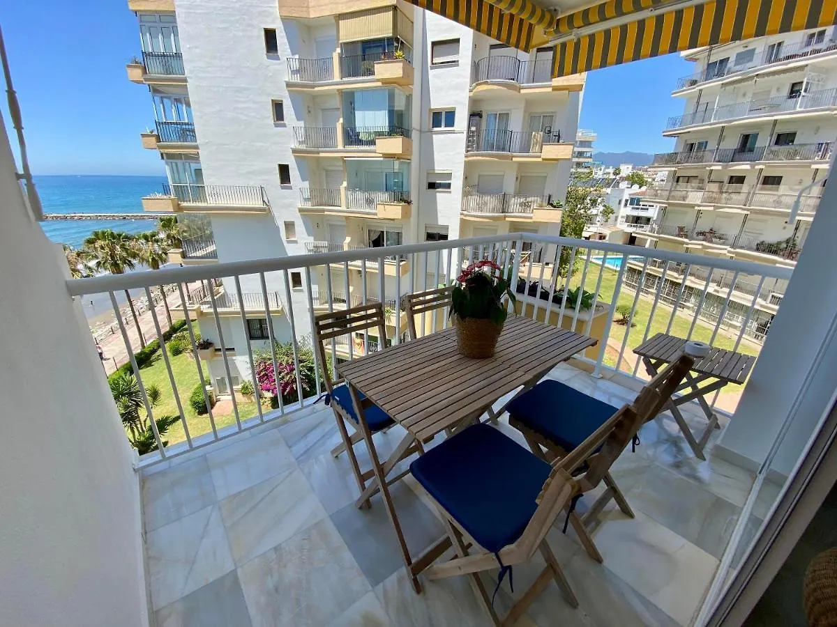 Apartment Overlooking The Beach Marbella Spagna
