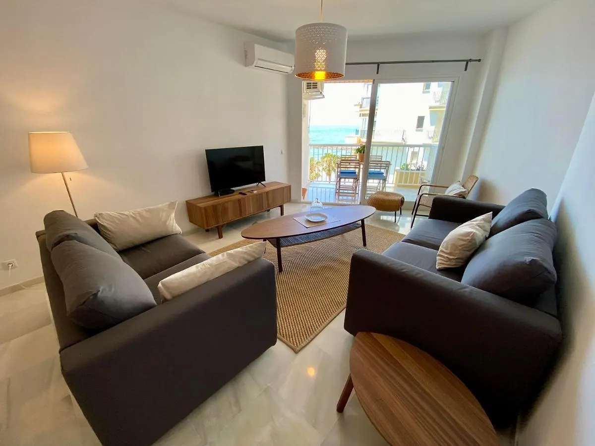Apartment Overlooking The Beach Marbella Spagna