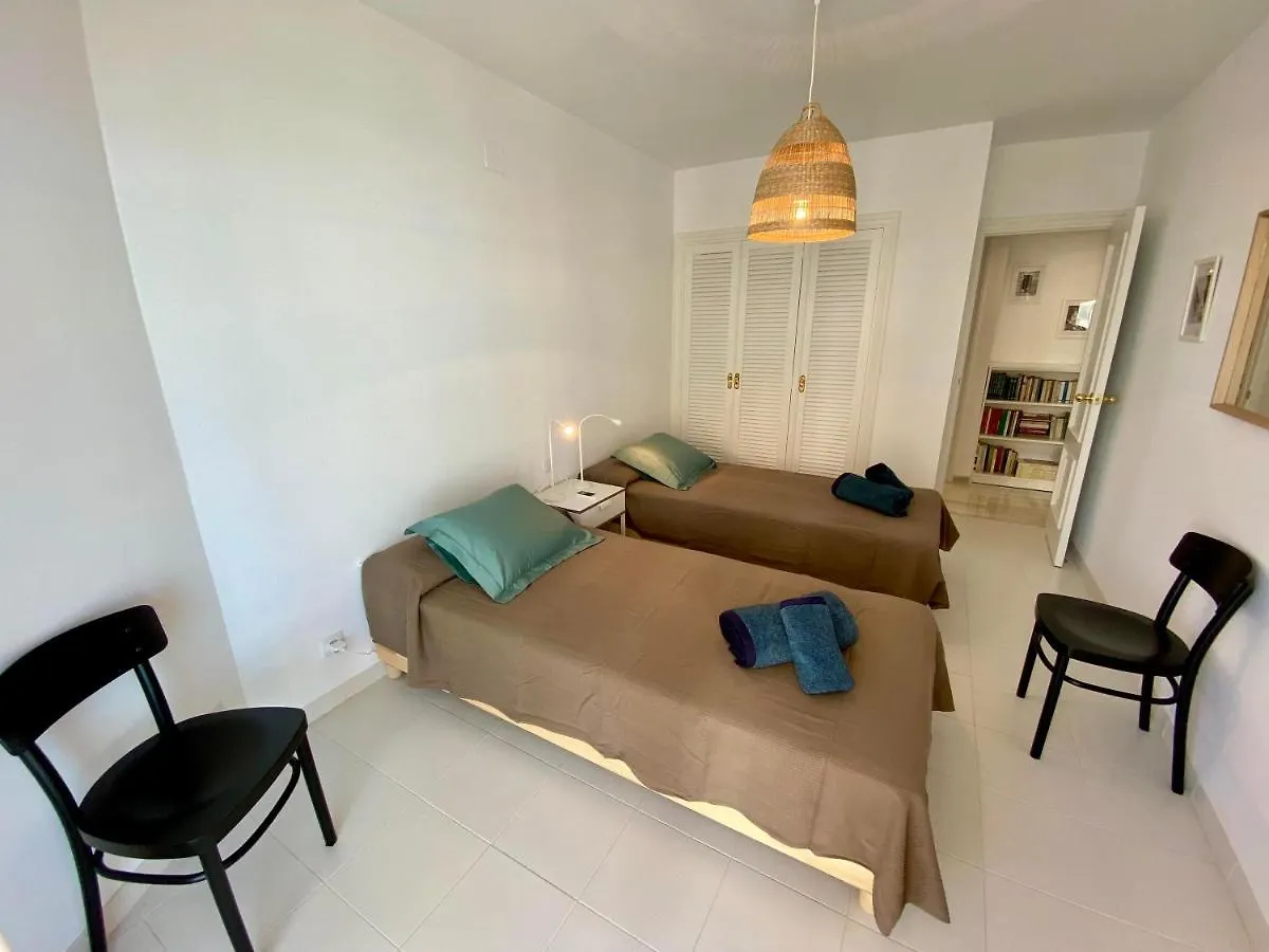 Apartment Overlooking The Beach Marbella Spagna
